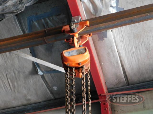 2 ton chain hoist for rail system_1.JPG